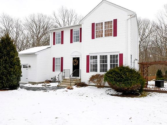2nd image of 7 Remington Farm Dr