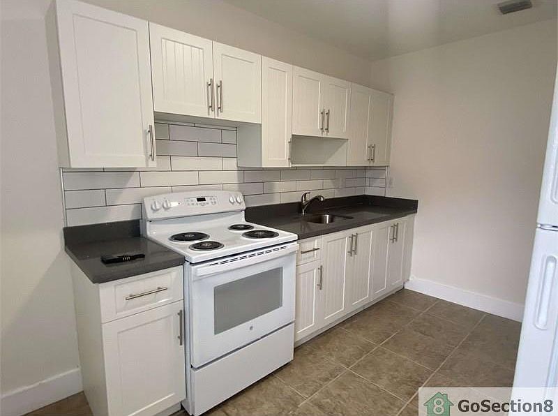 1st image of 836 NE 88th St #2