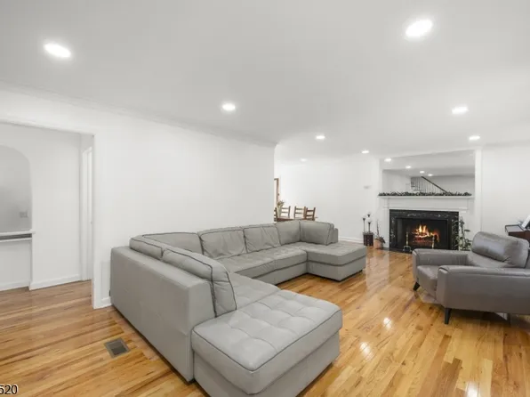 400 Hobart Ave, Short Hills, NJ 07078