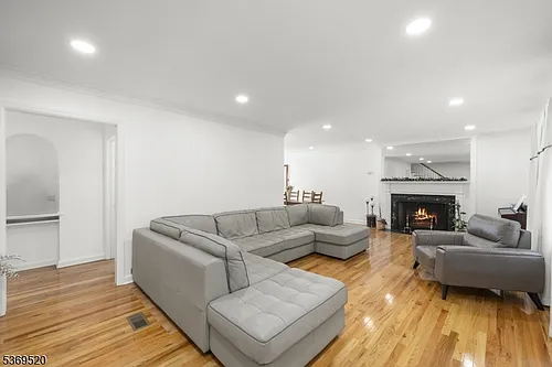 400 Hobart Ave Photo 1