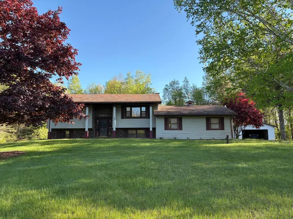 16711 E Cd Ave, Augusta, MI 49012