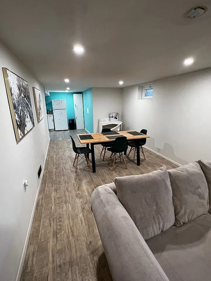1 bed, 930 sqft, $1,300 — Photo 1