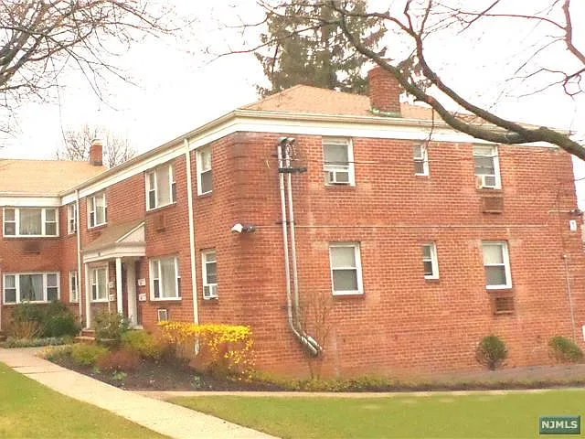 180 Hillside Ave APT L1 photo 1