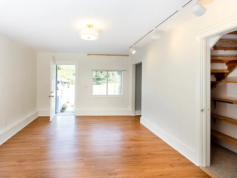 2921 Rawson St — Photo 38