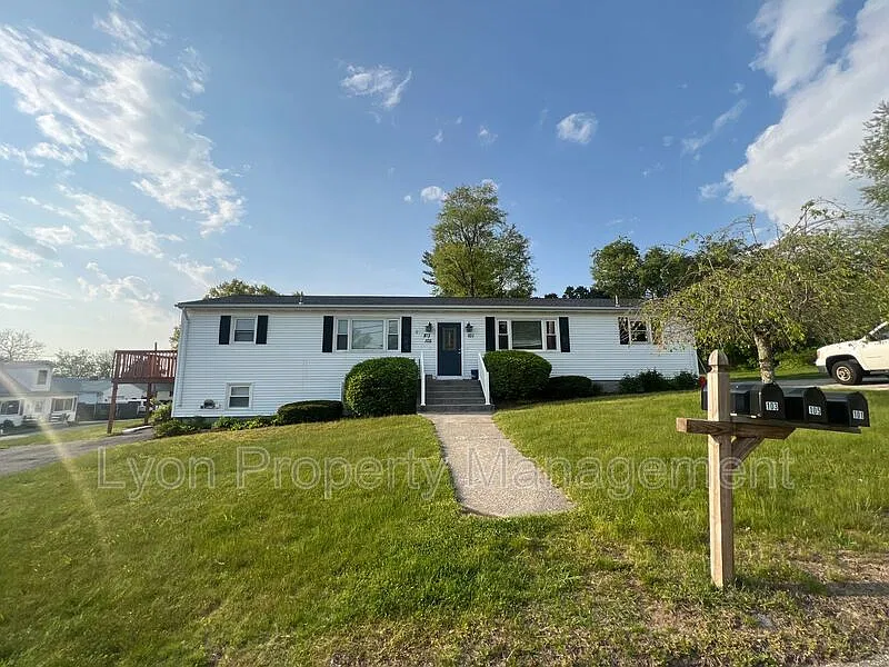2 bed, 1.0 bath, 792 sqft, $1,750 — Photo 2