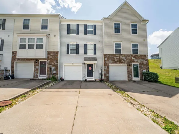 496 Watson Dr, Maidsville, WV 26541