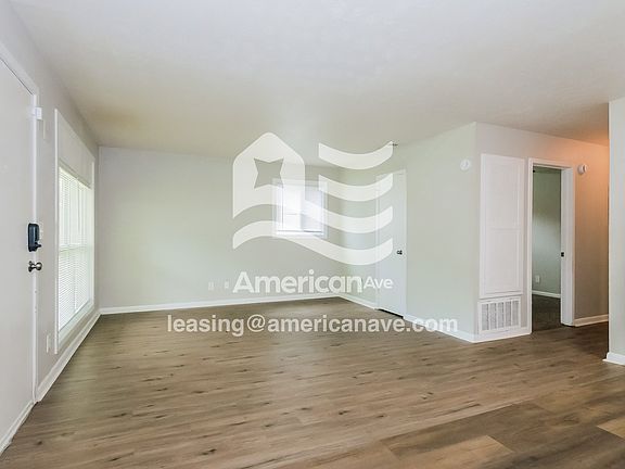 556795_004_wm_-_living_room_12970219.jpg