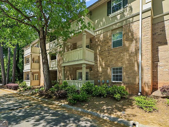 3rd image of 6900 Roswell Rd APT Q29