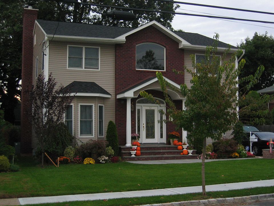 1st image of 12 Scarcliff Dr