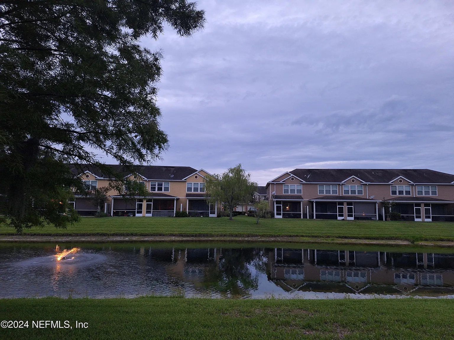 3 bed, 2.5 bath, 1636 sqft, $2,095 — Photo 4