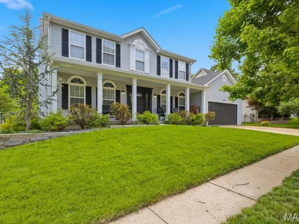 350 Harbour Pointe Dr, Grover, MO 63040