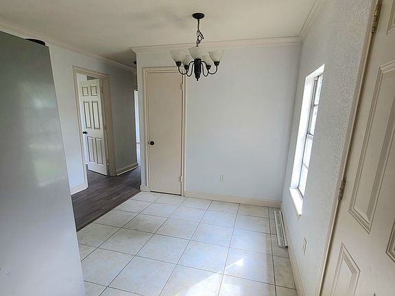 3rd image of 115 Lakeview St