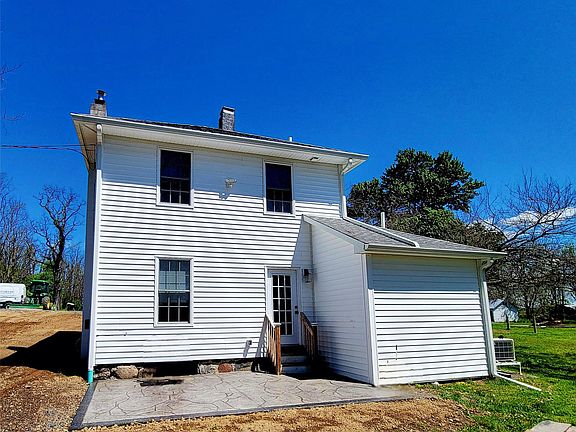 3rd image of 434 Dubois Rd