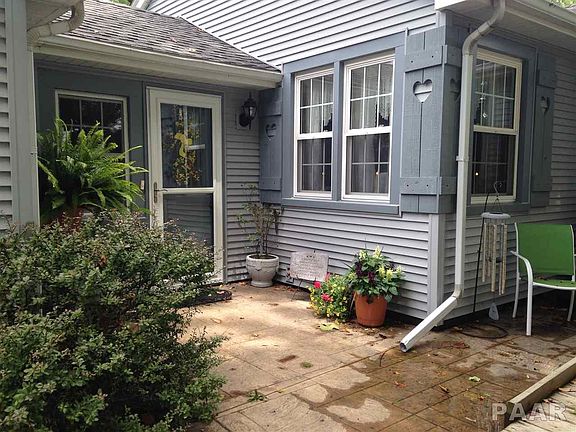 3rd image of 235 E Delwood St