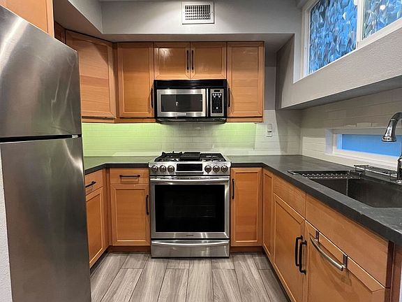5th image of 5456 Hermitage Ave APT 1