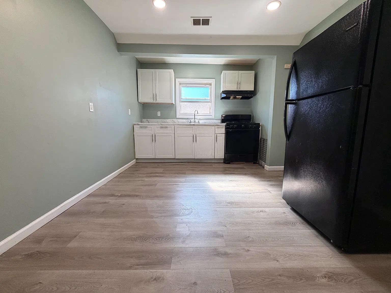 2 bed, 750 sqft, $1,750 — Photo 3