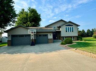 2816 Dailey Dr, Mitchell, SD 57301