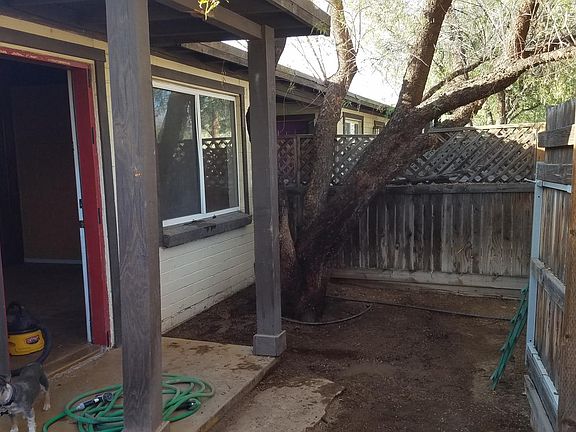 Front fenced courtyard.