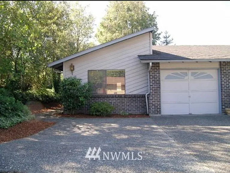 723 142nd Pl SE — Photo 2