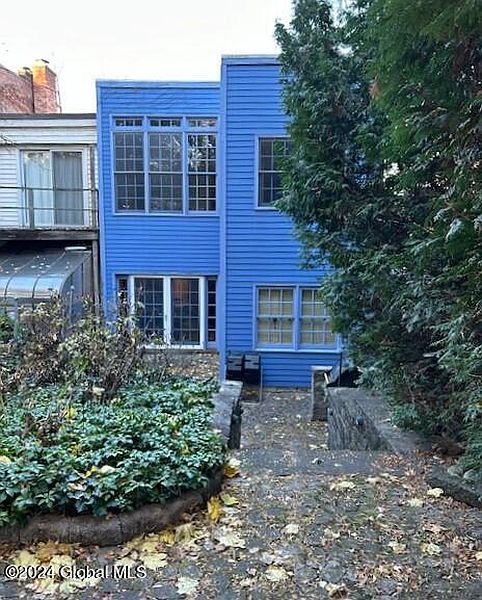 4th image of 300 Hudson Avenue