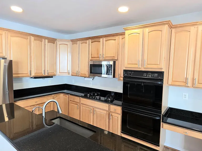 44272 Silkworth Ter — Photo 10
