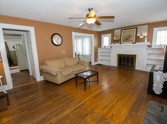 2nd image of 1133 Diamond Ave