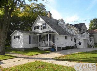 1021 Stockbridge Ave, Iron Mountain, MI 49801