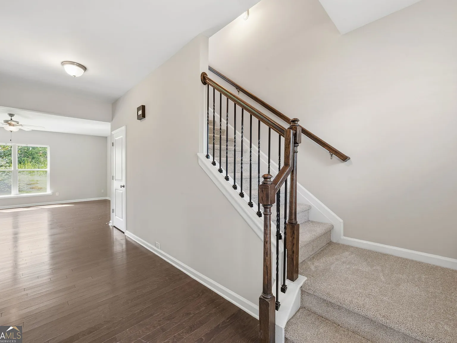 4 bed, 2.5 bath, 2306 sqft, $2,400 — Photo 4