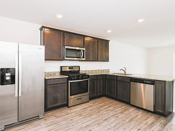 5th image of 372 Kensington View Dr