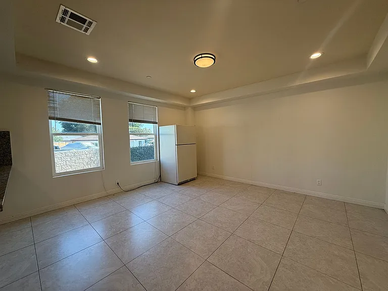 314 E Mission Rd — Photo 6