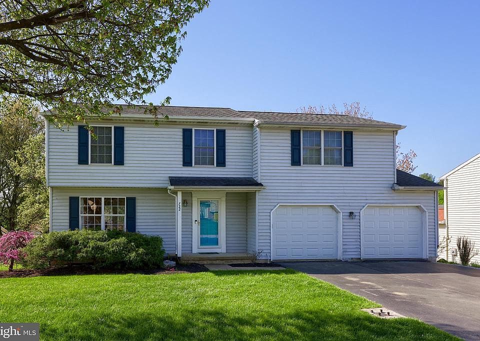 1st image of 722 Saint Johns Pl
