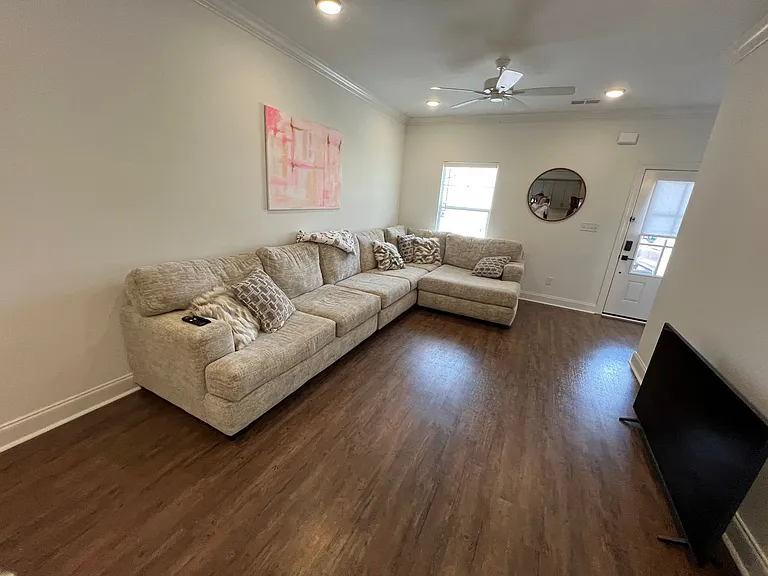 662 Cottage Grove Cir — Photo 9