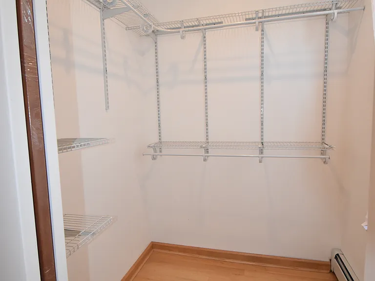 Walk-in-Closet (1 of 2)
