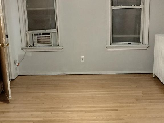4th image of 106 7th St APT 2