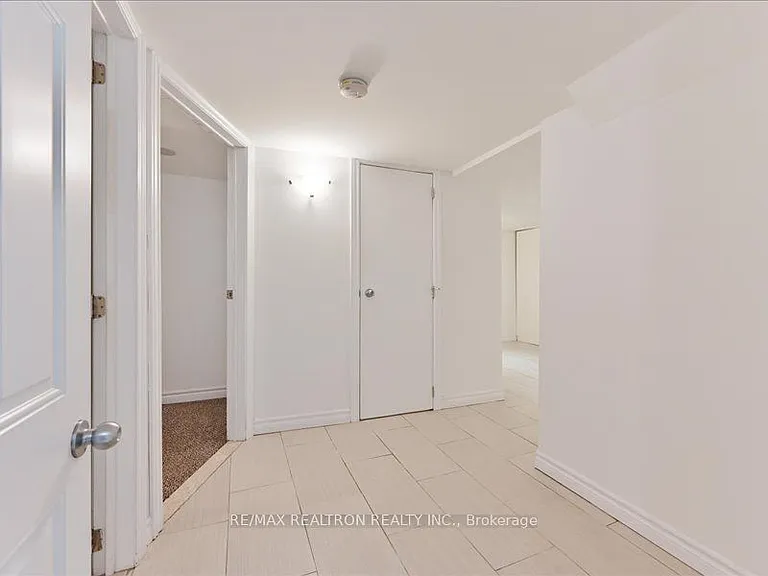 1130 Avenue Rd #3 — Photo 3