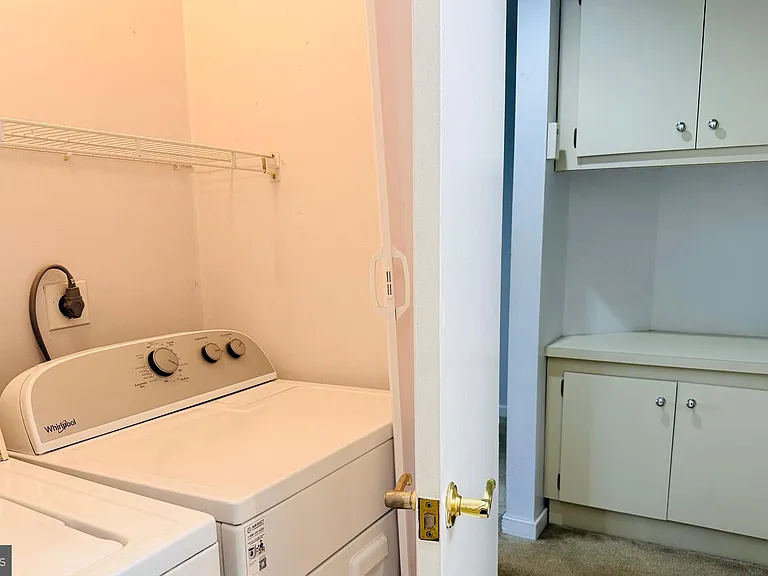 835 Chanticleer — Photo 32