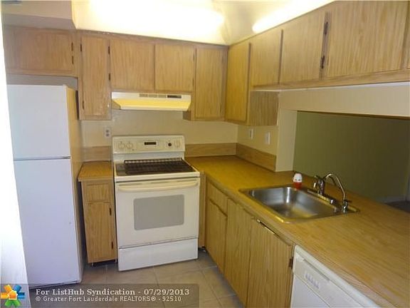 2nd image of 407 Gardens Dr APT 101