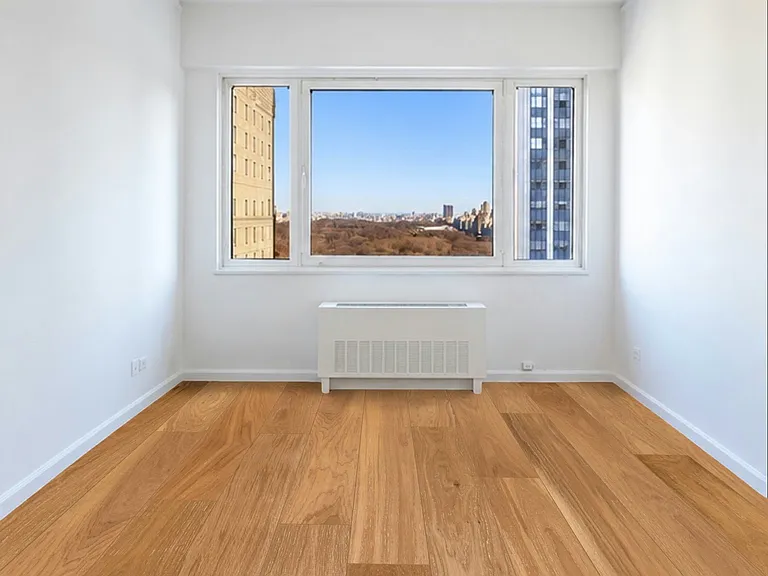 58 W 58th St #23C — Photo 4