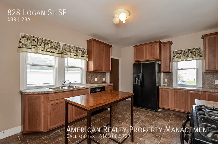 4 bed, 1.5 bath, 1564 sqft, $1,900 — Photo 2
