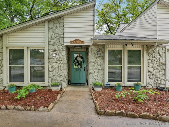 2302 W Driftwood Dr, Claremore, OK 74017