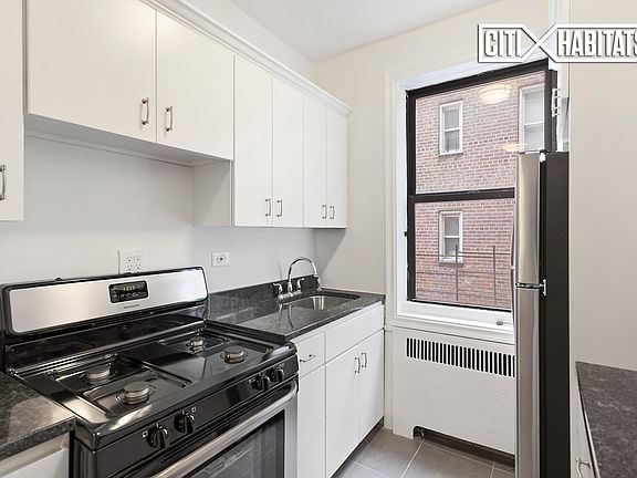 3rd image of 57 Park Ter W APT 3A