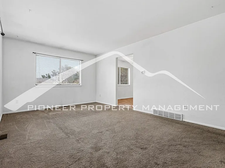 2902 W Short Pl — Photo 3