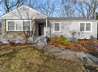 19 Hillcrest Rd, Trumbull, CT 06611