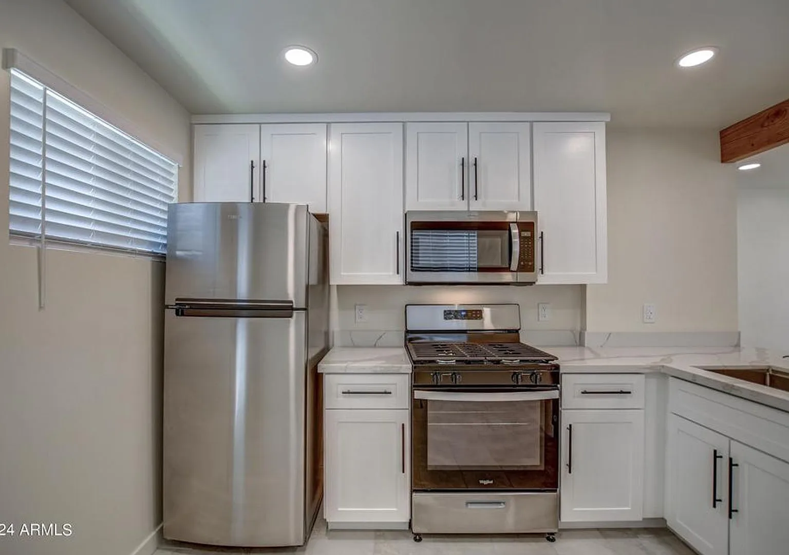 Stunning updated Townhome minutes to ASU campus available October 1st. 2 Bedroom, 1 bathroom comp... — Photo 3