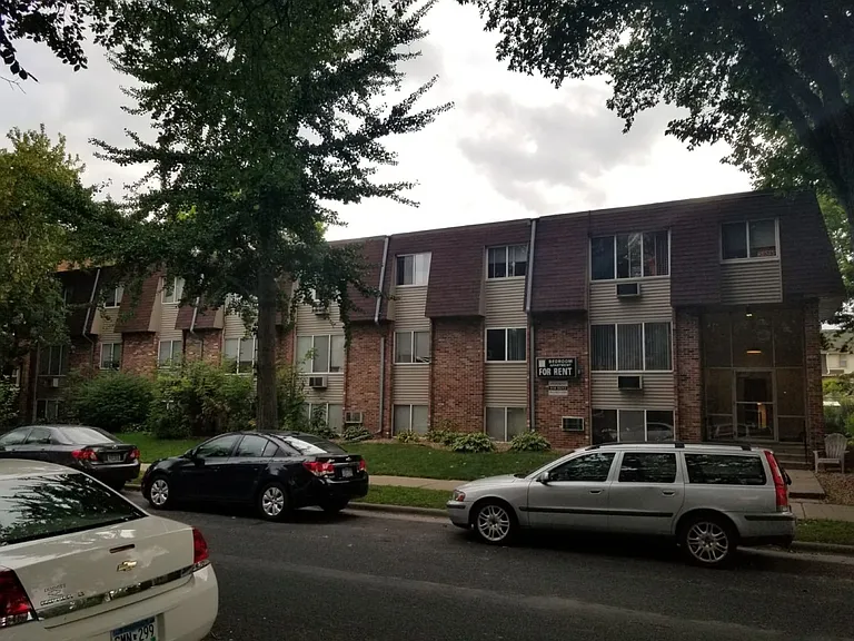 DJ Smith Realty Emerson Ave S — Photo 8