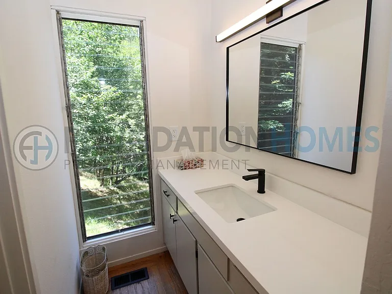 140 Redwood Rd — Photo 29