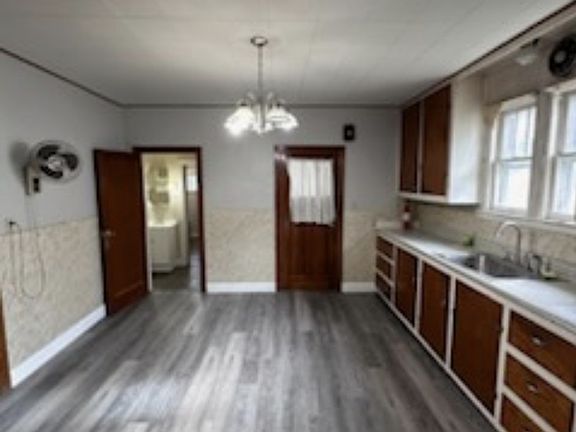 4th image of 87 Weimar St Unit 1