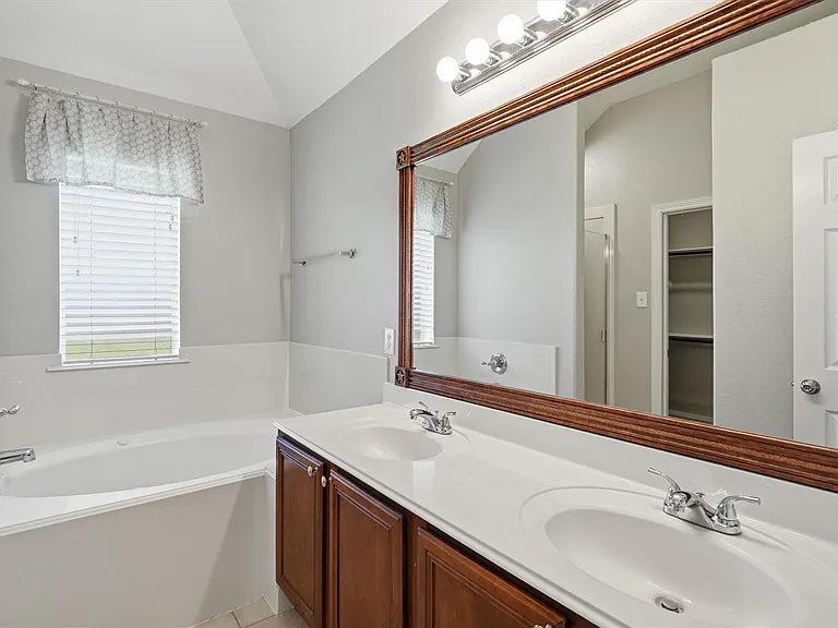 2506 Barton Springs St — Photo 15