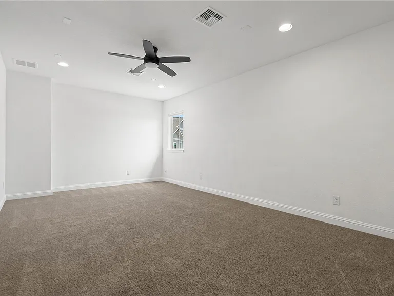 20700 Matts Cv — Photo 26