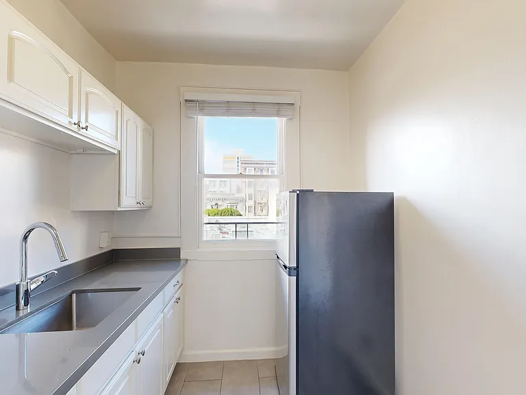 1020 Post Street — Photo 2